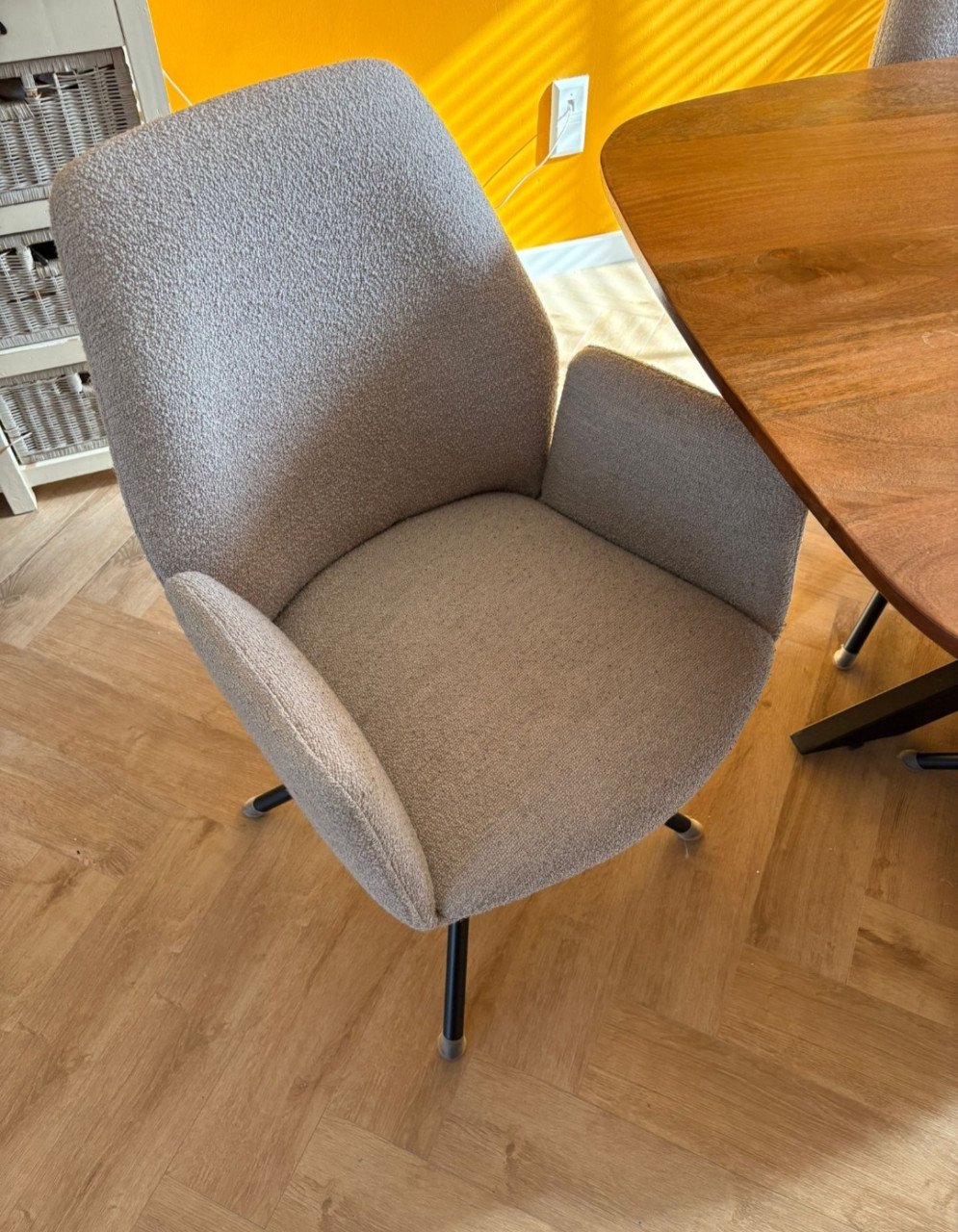 Tafel met 6 stoelen, alleen compleet als set.