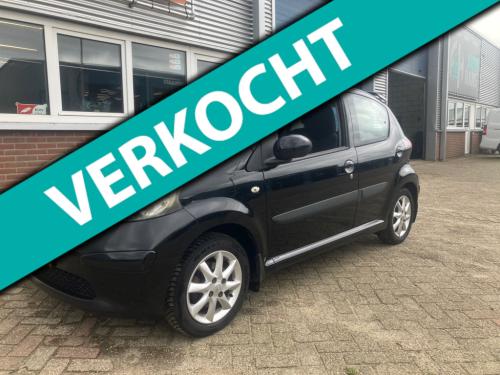 Toyota Aygo 1.0-12v sport airco