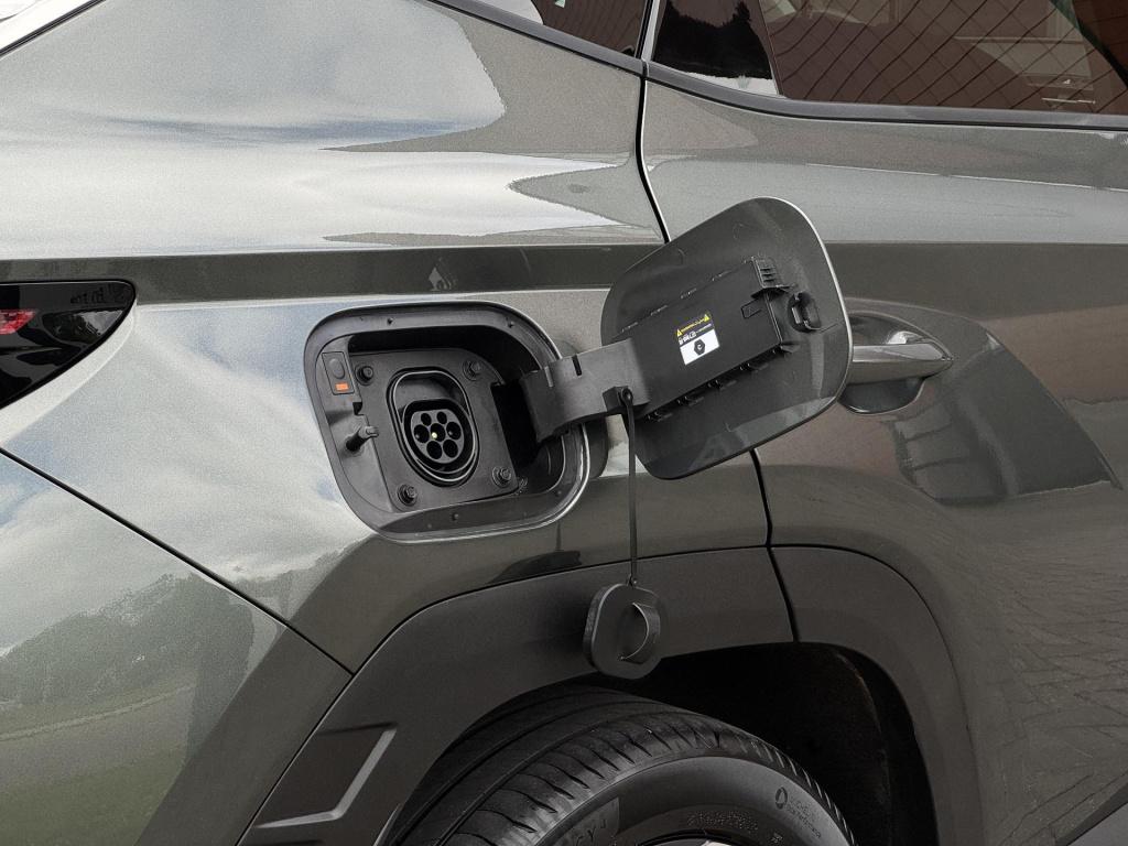 Hyundai Tucson 1.6 t-gdi phev comfort smart 4wd soh 99% nl-auto, 1350kg tre
