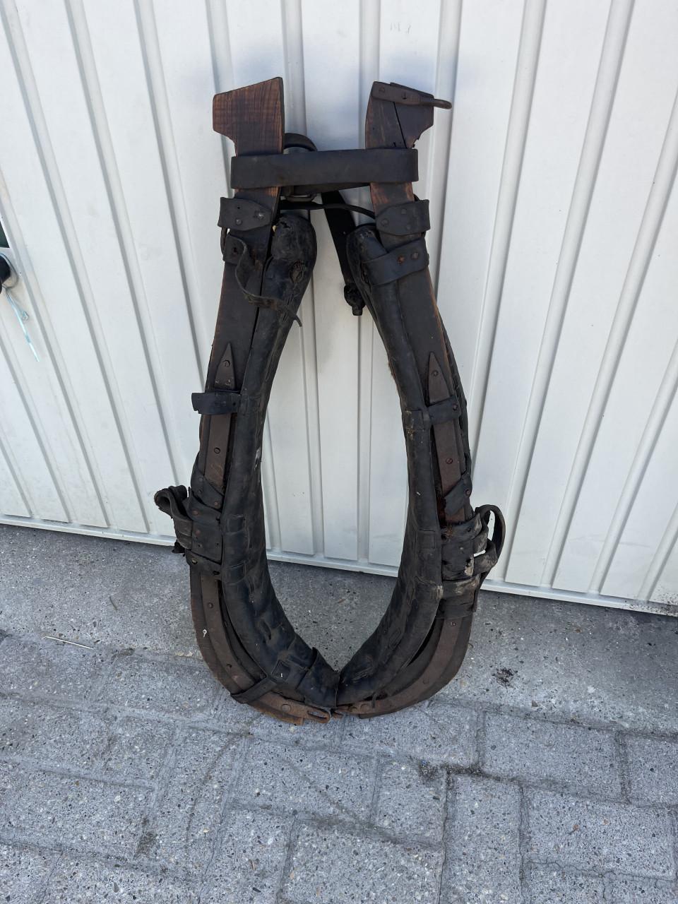 Paardengareel met hoofdstel met bit