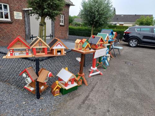 Vogelhuisjes te Koop , Zaterdag 1 augustus Braderie in Bath - Rilland