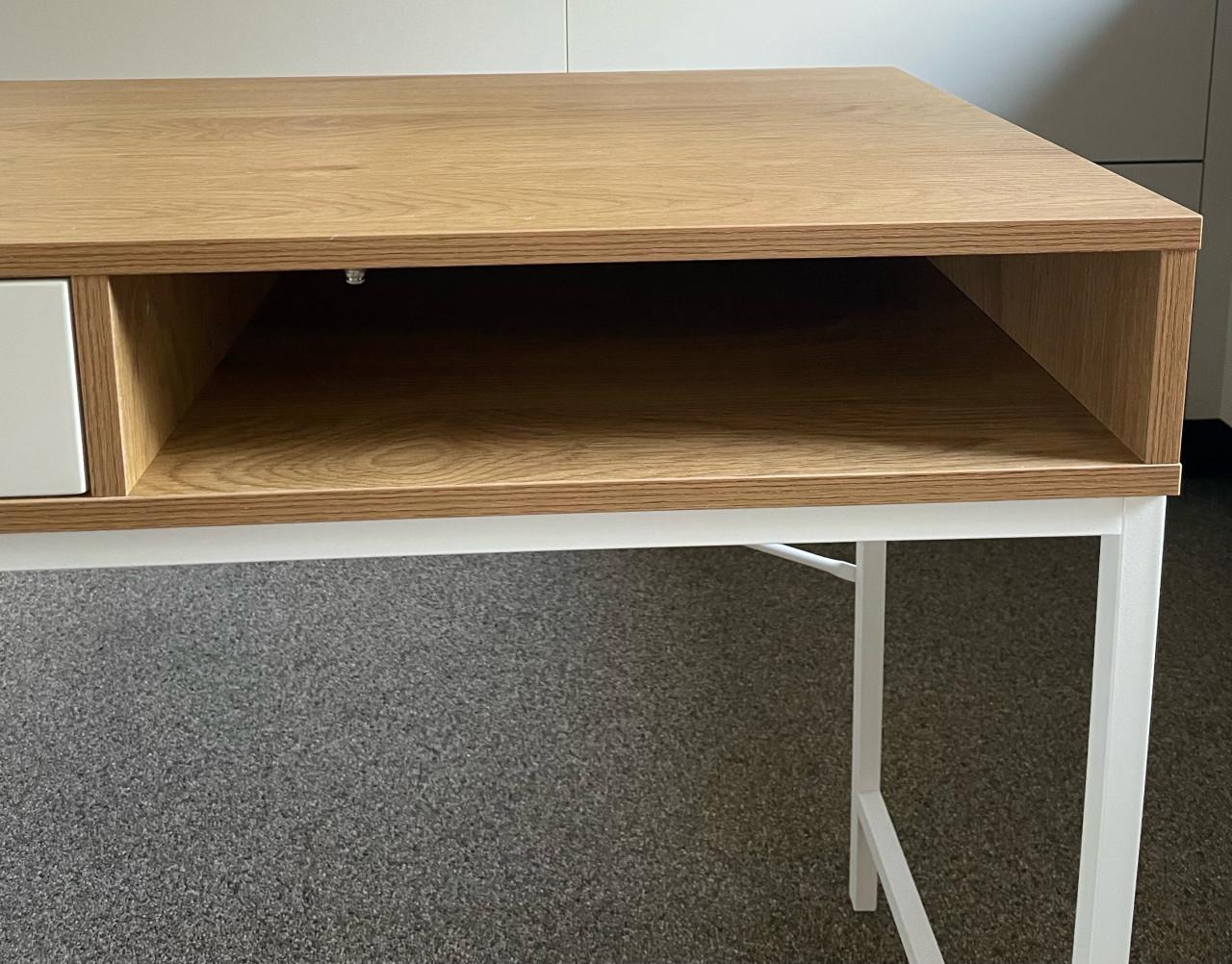 Leuk modern bureau als nieuw