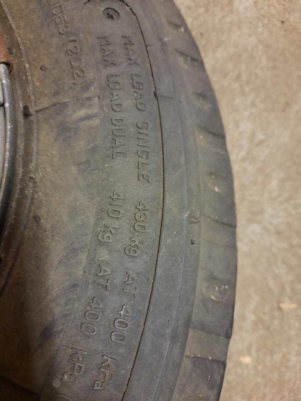 Aanhanger trailer onderstel geremde as met dissel en neuswiel