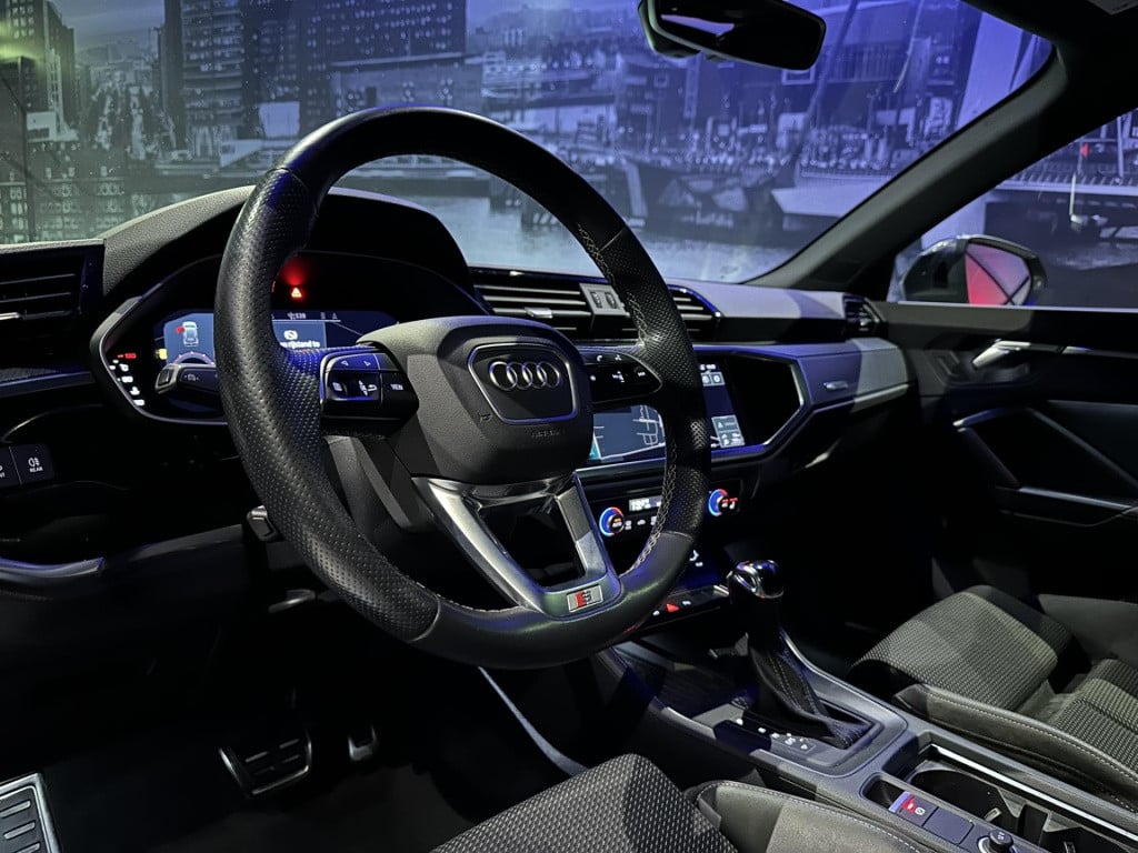 Audi Q3 35 tfsi s edition *pano*camera*trekhaak*