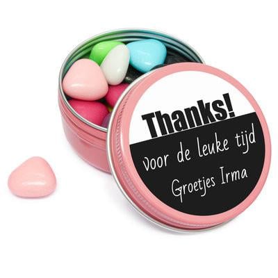 Uitdeel cadeautjes voor traktatie