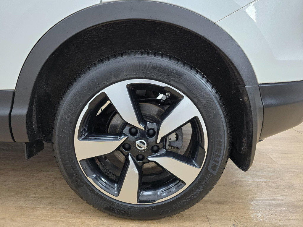 Nissan Qashqai occasion automaat 1.2 connect edition met parkeercamera en p