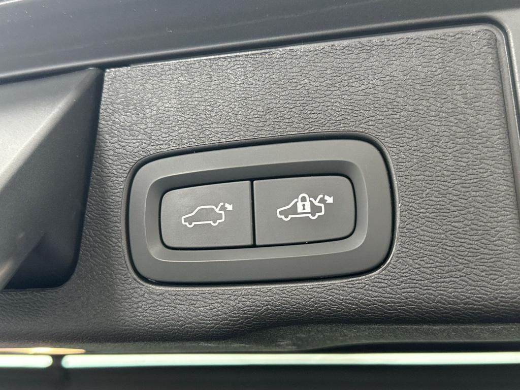 Volvo XC60 t6 340pk recharge r-design| trekhaak| pano| camera| adap.cruise