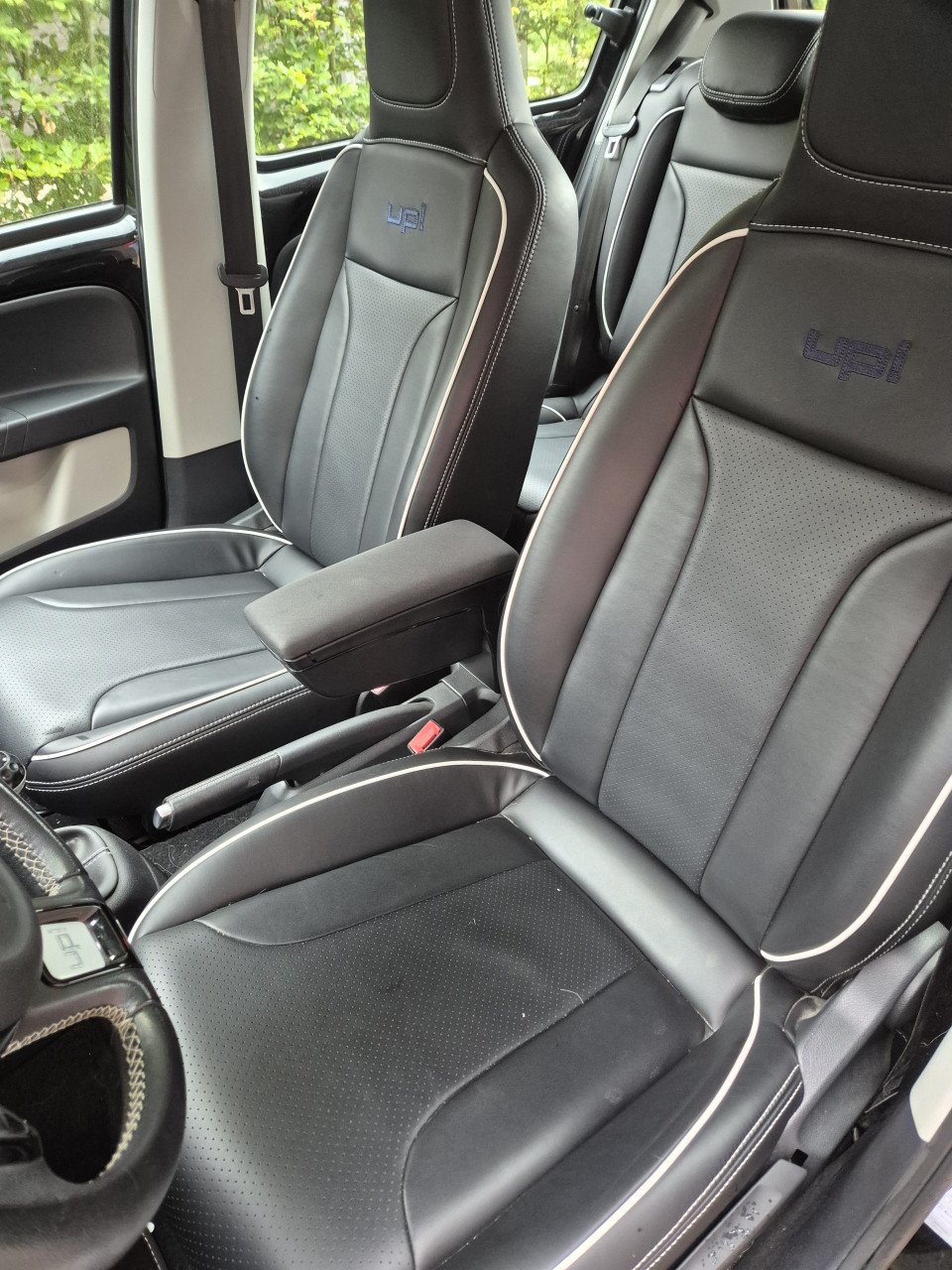 VW High Up BlueMotion 75 pk lederen stoelen