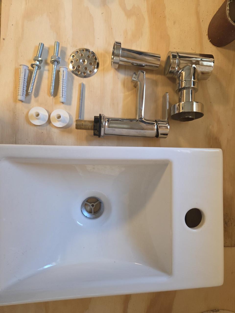 Te koop: Nieuwe WC fonteintje set – Plieger (compleet!)