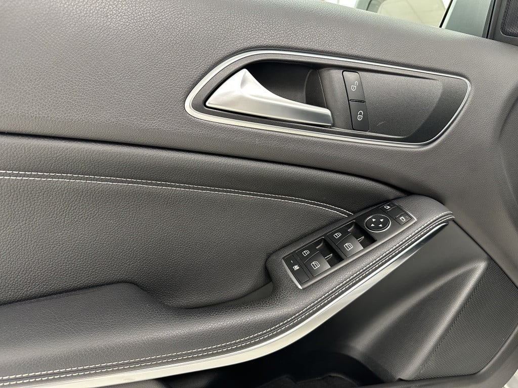 Mercedes-Benz A-Klasse 200 ambition | 163pk | stoelverwarming | climate con
