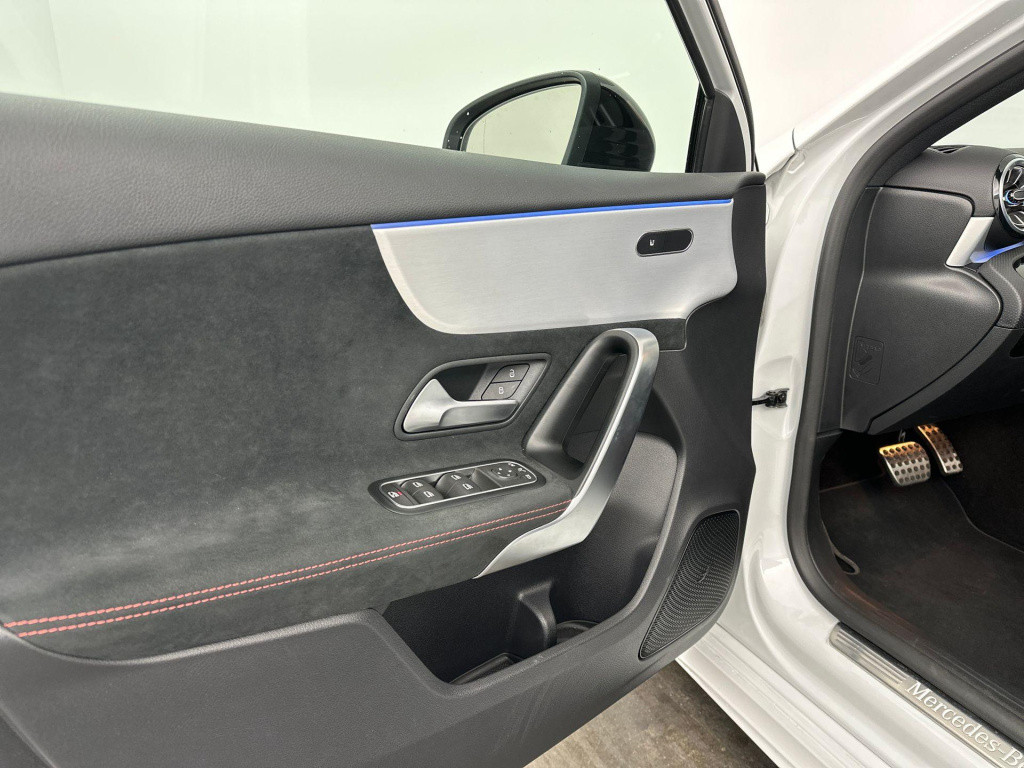 Mercedes-Benz A-Klasse 200 amg premium pano acc sfeer camera
