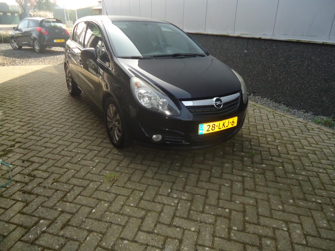 Opel corsa 14-16v 5drs 111 edition