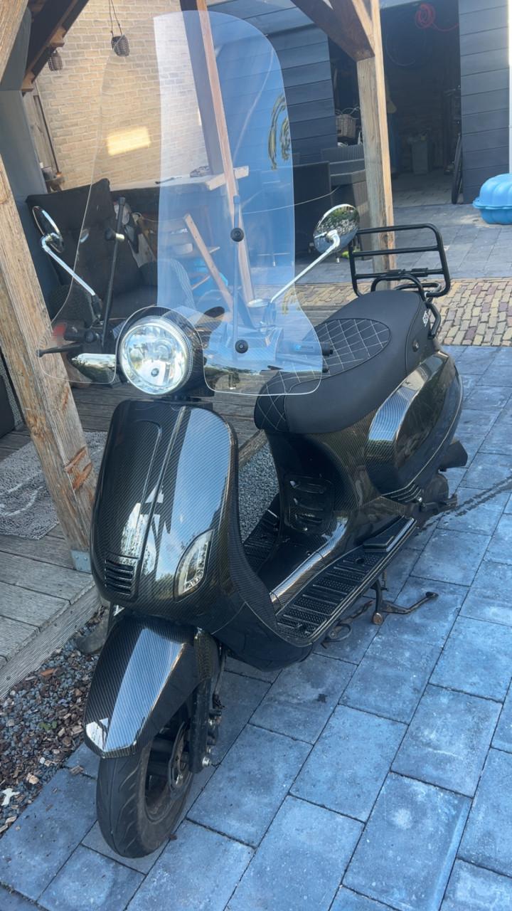 Toscana GTS scooter