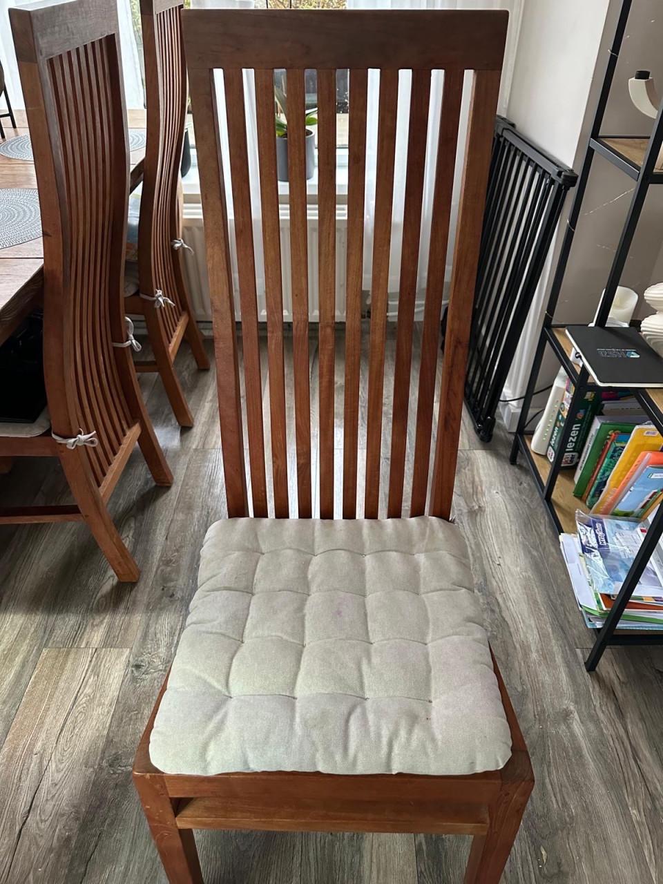 Eettafel 200x100x80 van teakhout met 6 stoelen