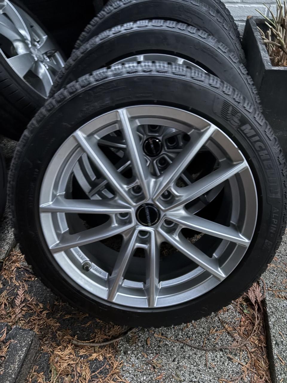 WINTERBANDEN 6mm 225-45-17 op BORBET VELG  5x114.3  in  NIEUWSTAAT  !