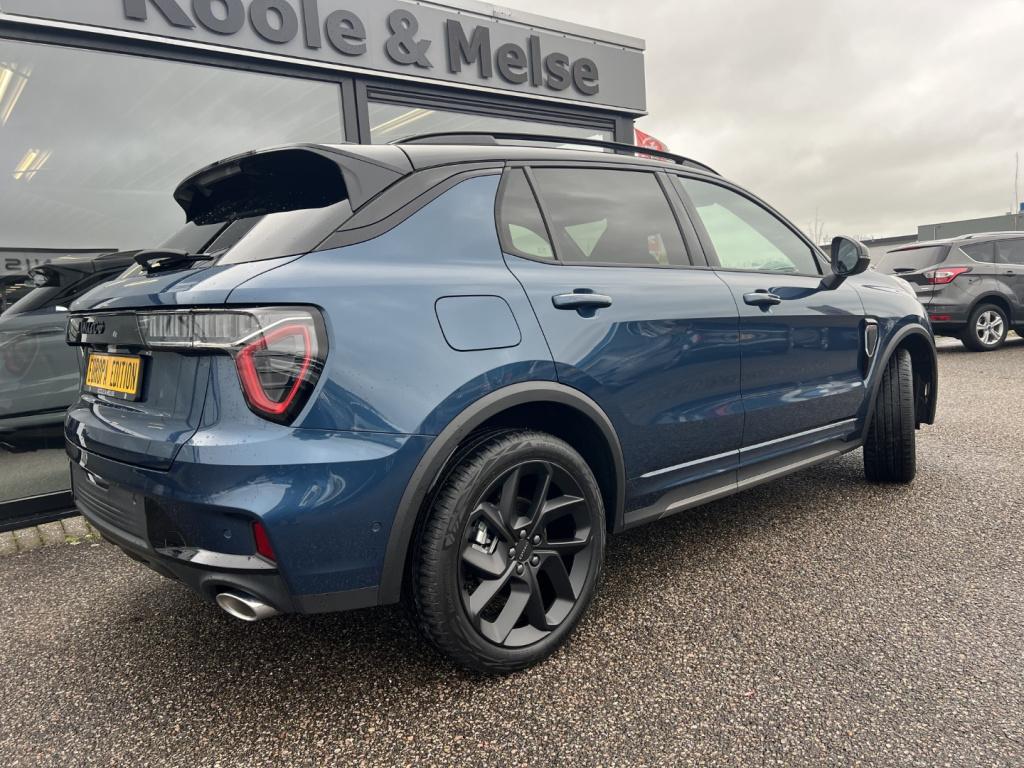 Lynk & Co 01 1.5 261pk plug in hybrid ,black edition , zwarte velgen , pano