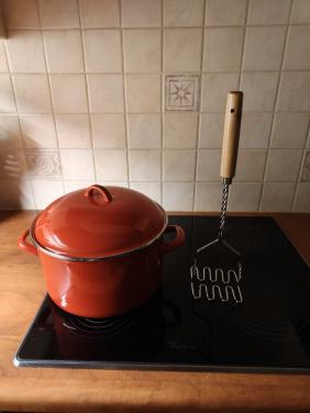 Stamppot (soep) pan met stamper