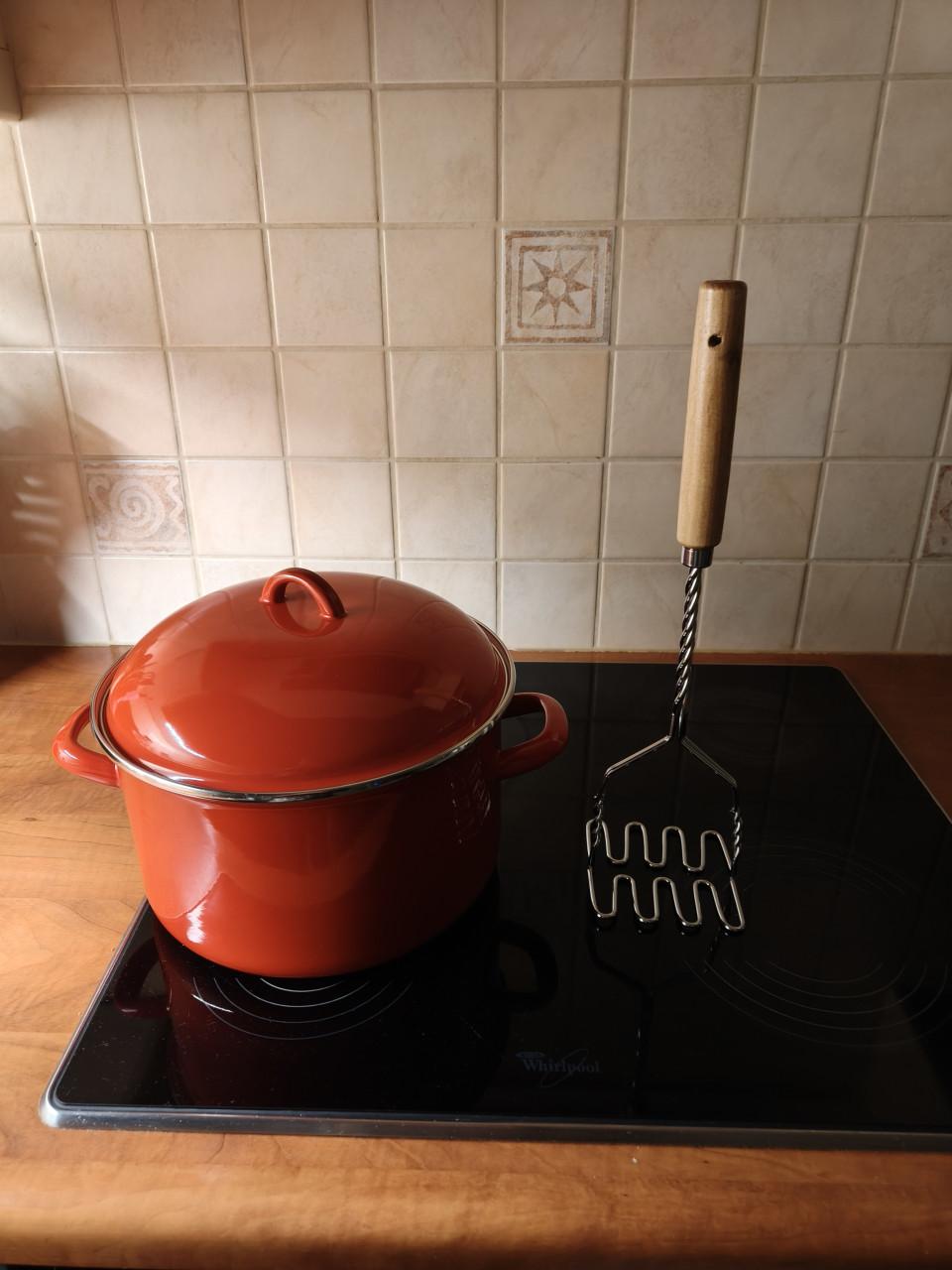 Stamppot (soep) pan met stamper