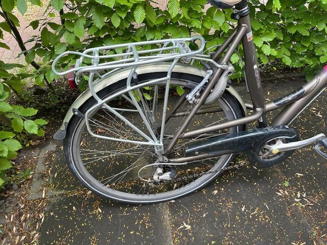 Damesfiets Batavus, station of op stap of studenten fiets