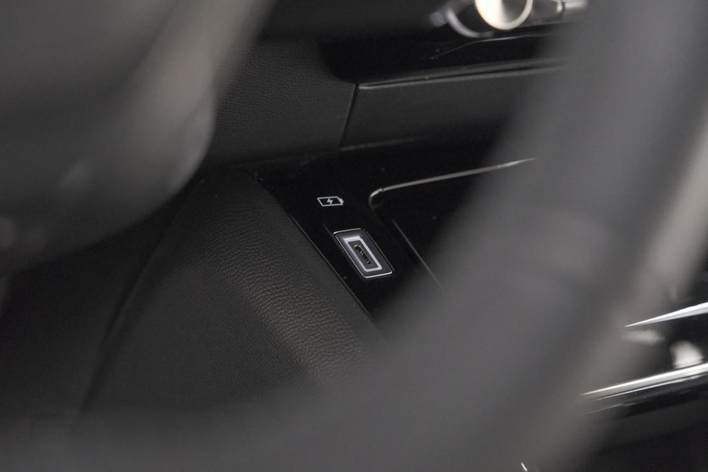 Peugeot 2008 puretech 100 allure | apple carplay | parkeersensoren | climat