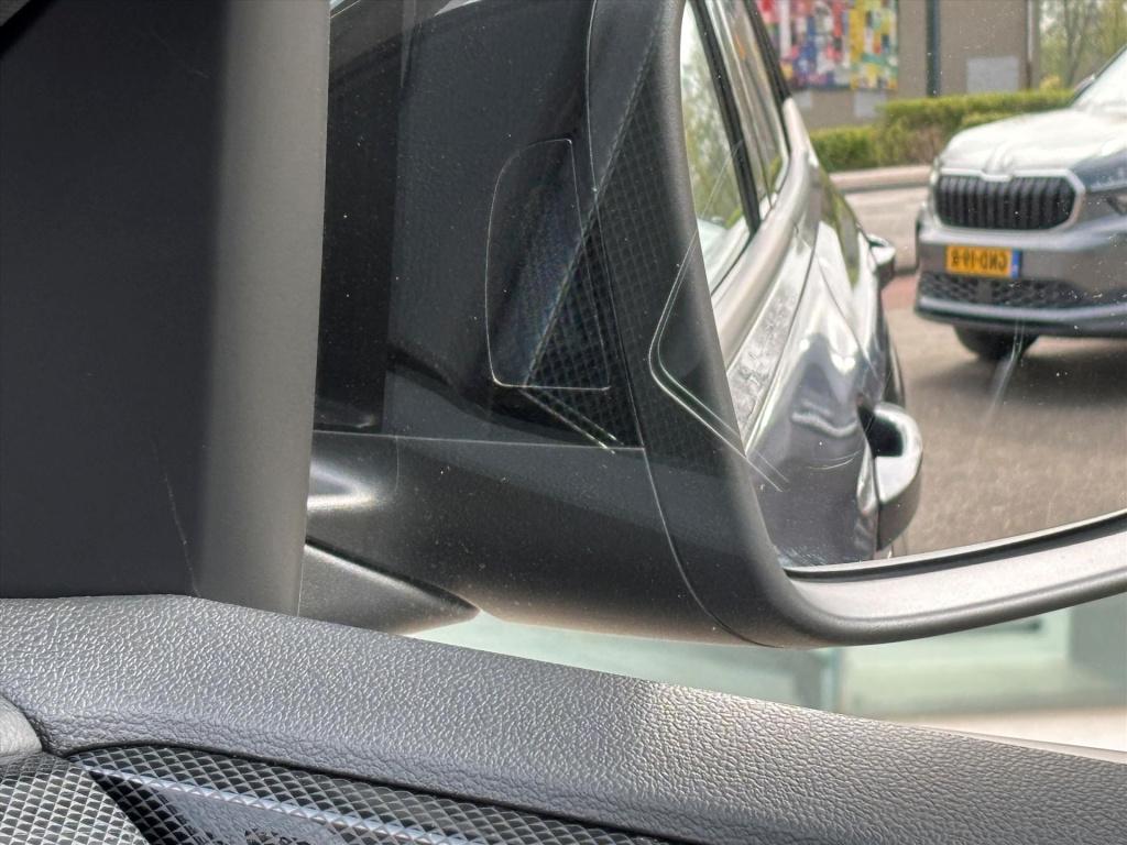 Volkswagen T-cross 1.5 tsi 150pk dsg-7 r-line|black style| dodehoek| navi|t