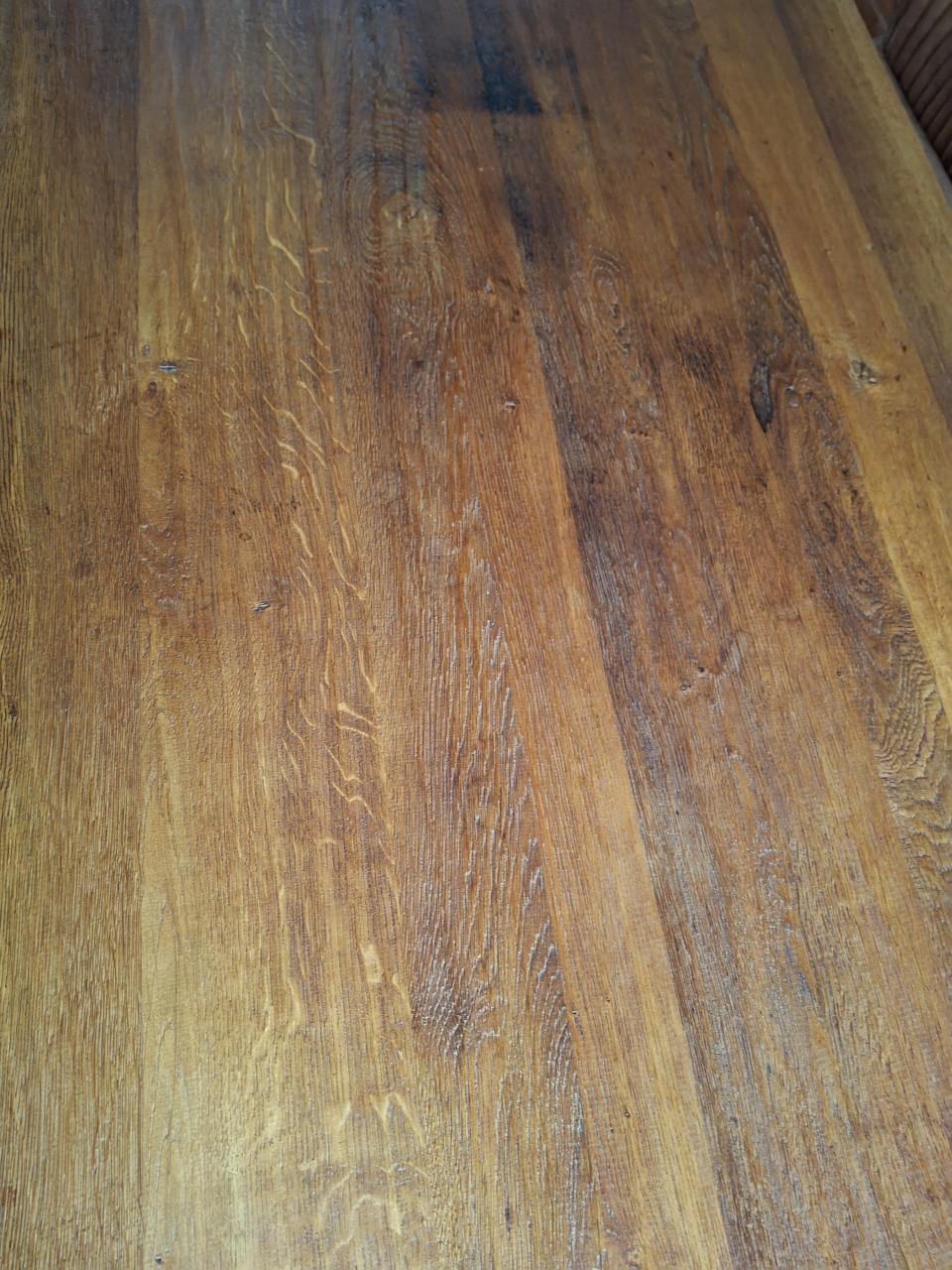 Eettafel zwaar eikenhout.