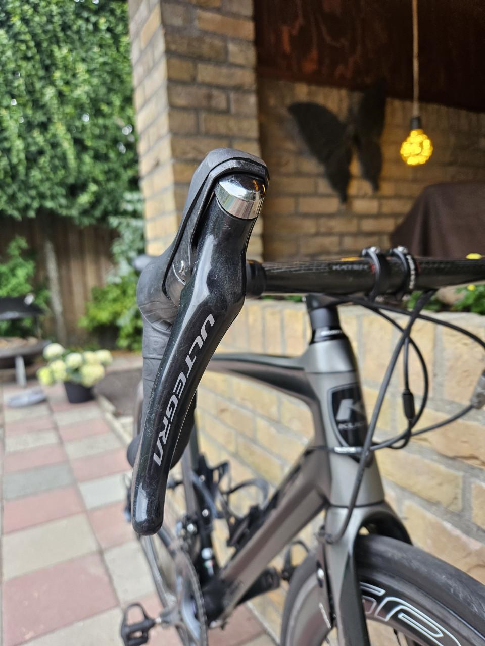 Kuota Kougar full carbon racer met Ultegra 11-speed.