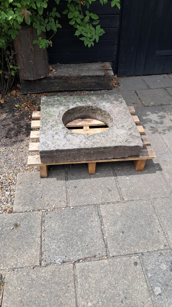 Oude Arduin Regenput afdekking.