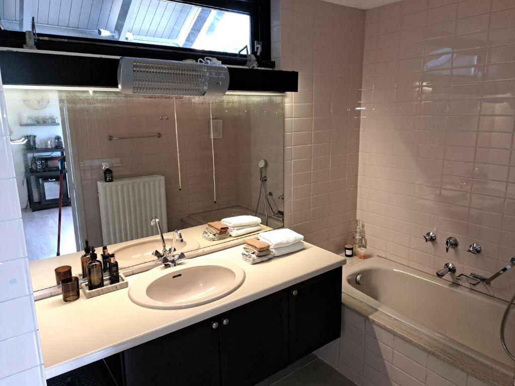 Twee gestoffeerde appartementen met eigen tuin