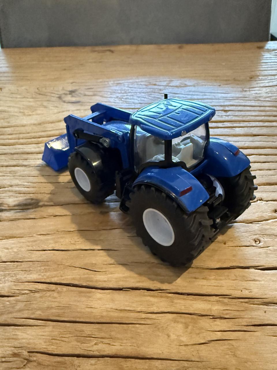 Siku 1986 New Holland T7070 met voorlader - 1:50