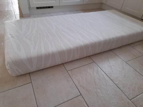 Netjes en schoon matras 90 x 200 x 18 (in goede staat )