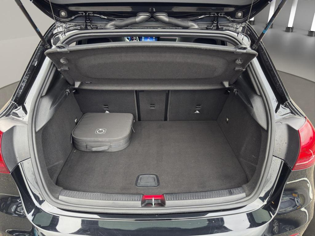 Mercedes-Benz A-Klasse 250 e amg line panoramadak | 19"velg | sfeer | elekt