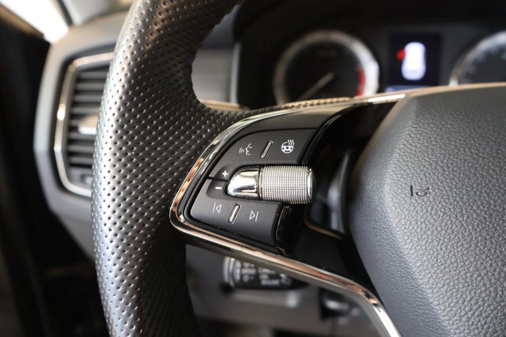 Skoda Kodiaq 1.5 tsi business edition nl auto, trekhaak, stoel en stuur ver