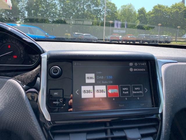 Peugeot 2008 blue lion 1.2-110pk navigatie | cruise control | airco | panor