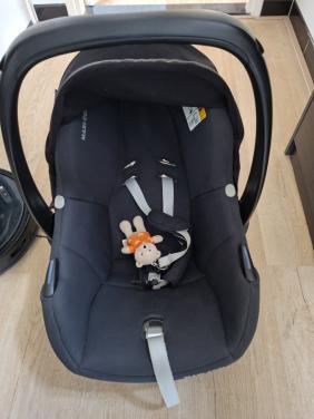 Maxi-Cosi Cabrio i-Size + FamilyFix 3 - complete set