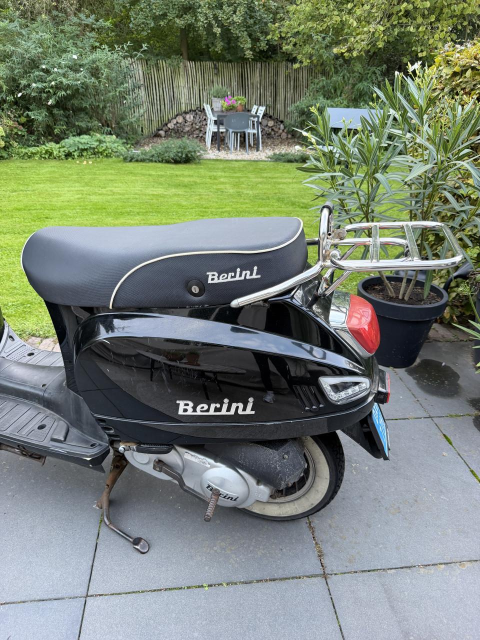 Zwarte scooter