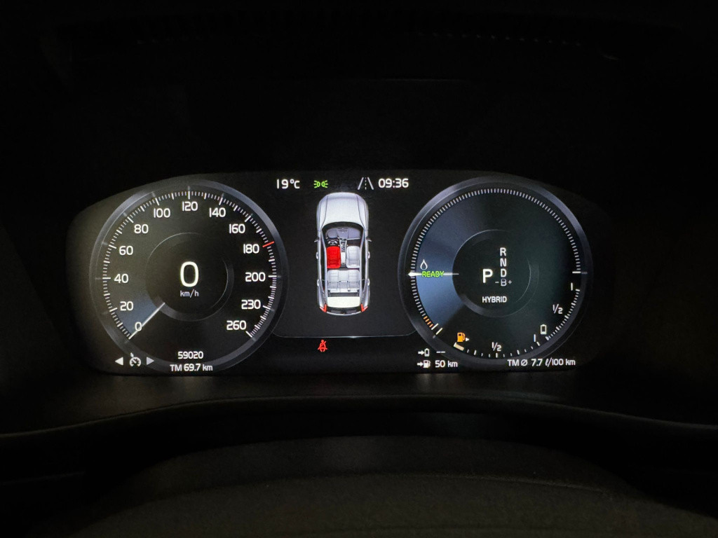 Volvo XC40 1.5 t4 recharge r-design black edition