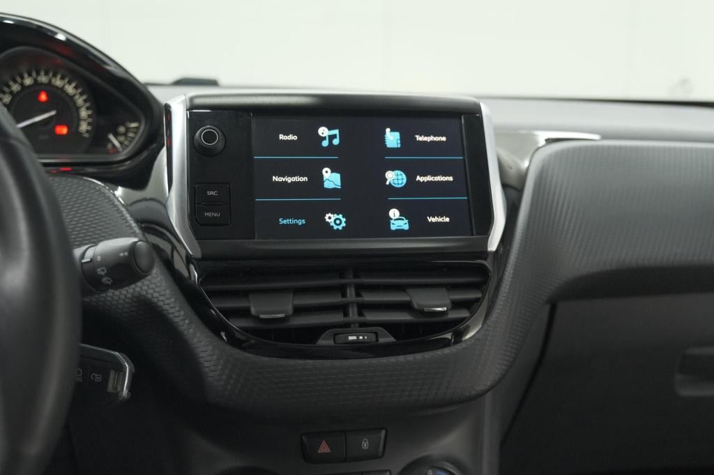 Peugeot 208 puretech 82 signature | apple carplay | parkeersensoren | navig