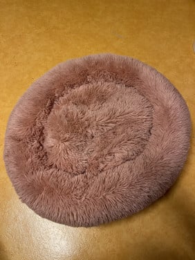 Roze fluffy hondenmand