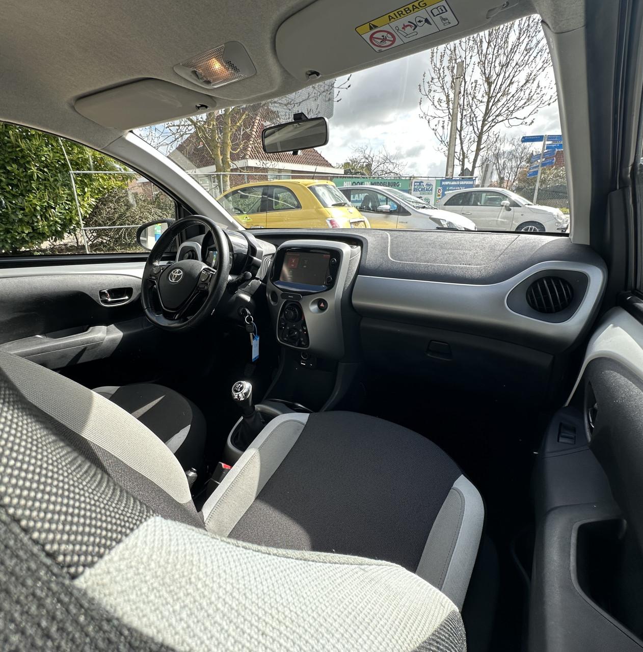 TOYOTA AYGO 1.0 VVT-i x-play | Airco | 3 maanden garantie | Vol jaar APK