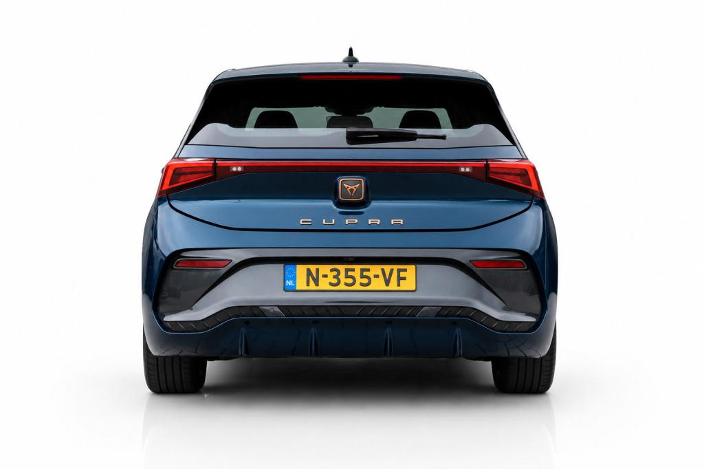 Cupra Born business one 62 kwh soh 91,6% | camera | acc | sfeerverlichting 