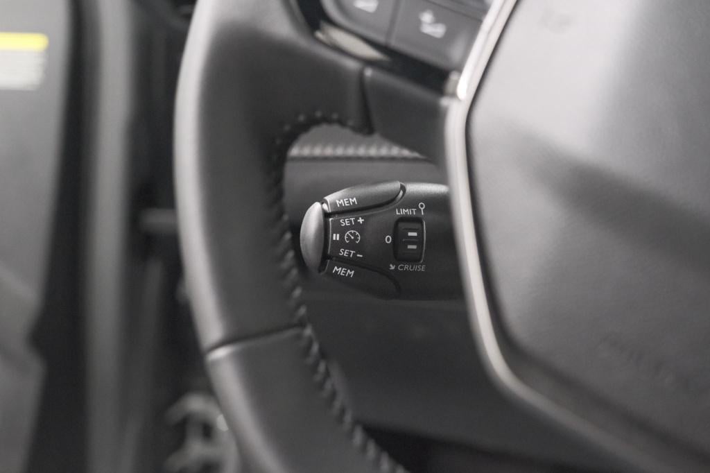 Peugeot 2008 1.2 hybrid 145 allure | apple carplay | climate control | park