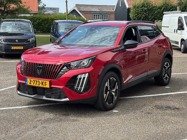 Peugeot 2008 allure 1.2 pt-100pk navigatie | apple carplay & android auto |
