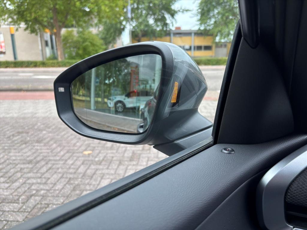 Volkswagen T-roc 1.5 etsi 150pk dsg-7 r-line edition|nw model| camera|led|d