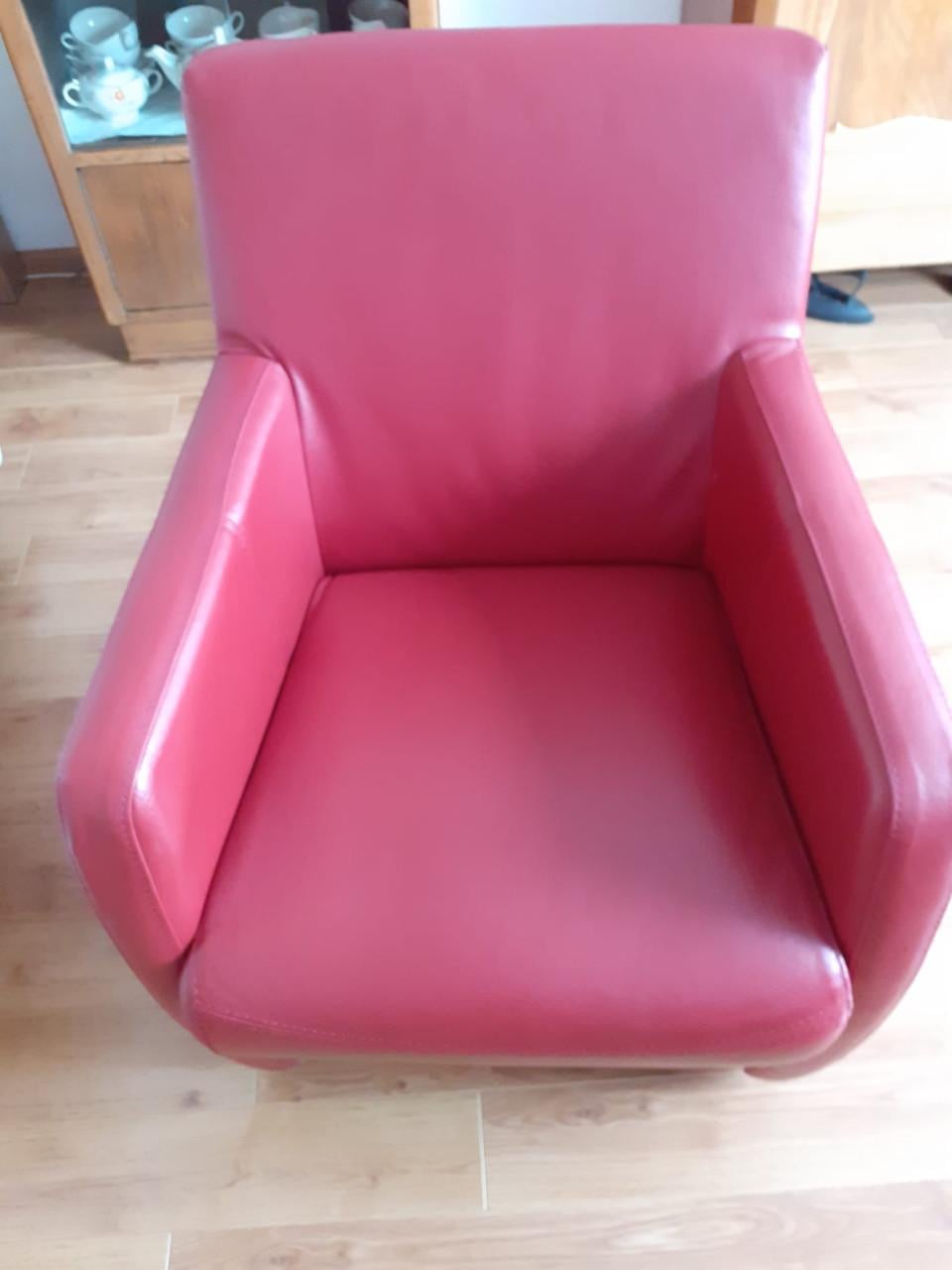 Gratis af te halen 4 eetkamerstoelen op wieltjes