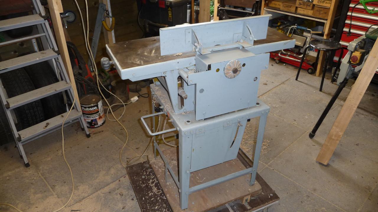 TE KOOP VLAK EN VANDIKTE SCHAAFBANK merk  SCHEPPACH