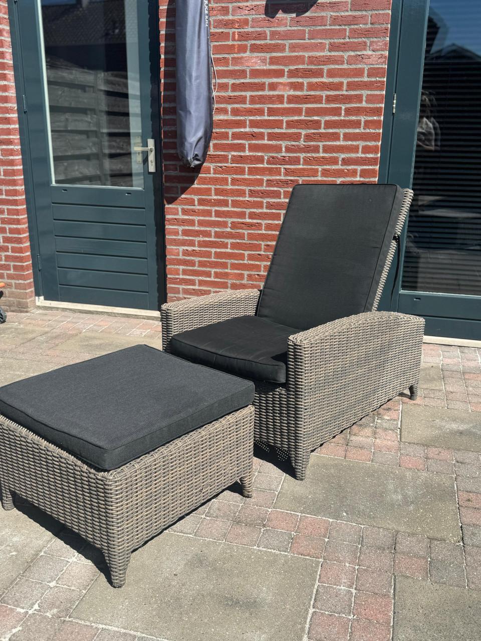 Loungestoel met voetenbank