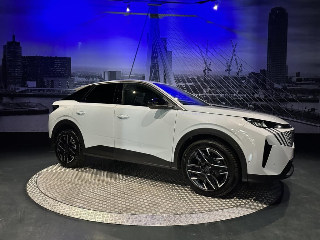 Peugeot 3008 1.2 hybrid 136 allure *nieuw model*360camera*