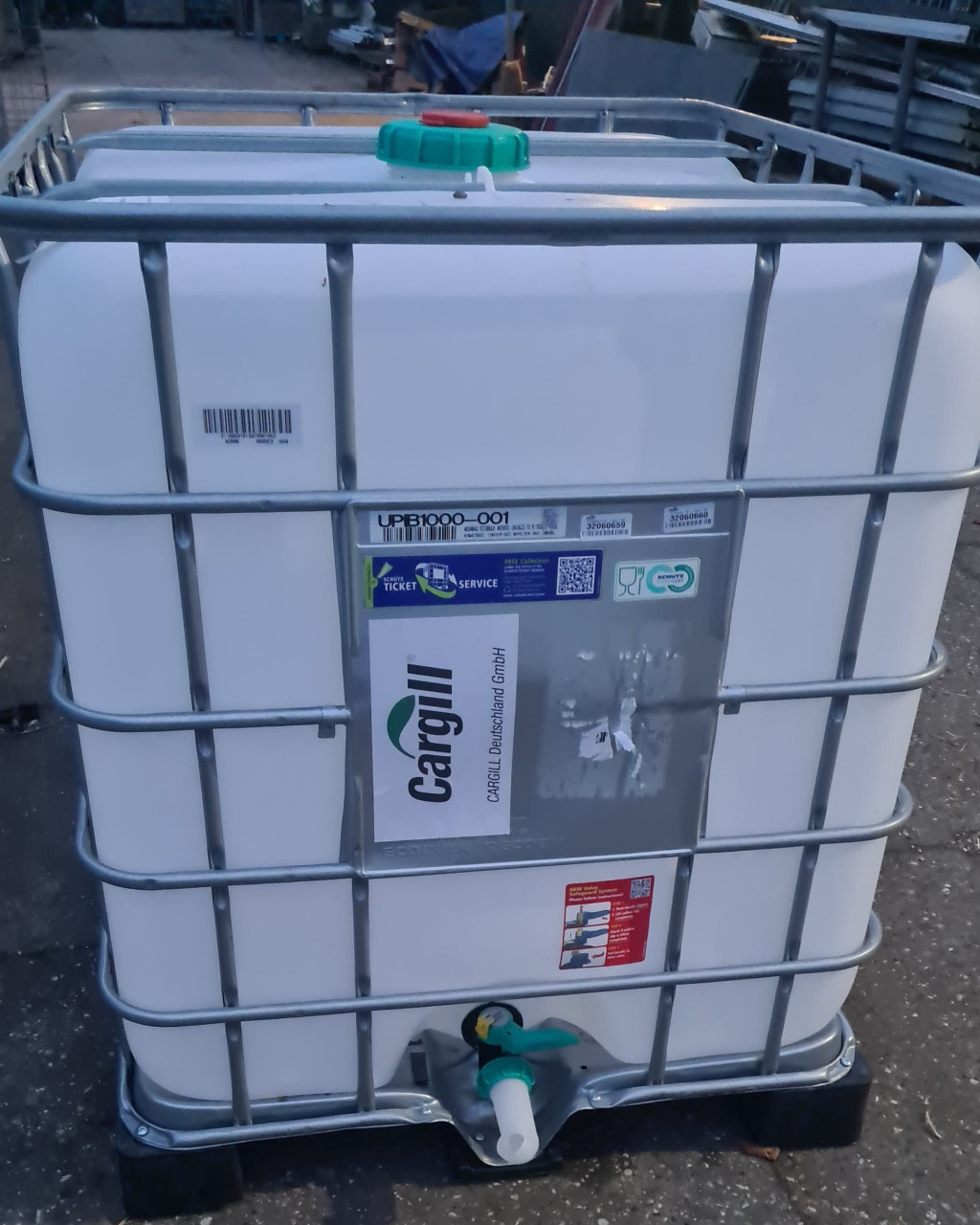 IBC met kunststof pallet