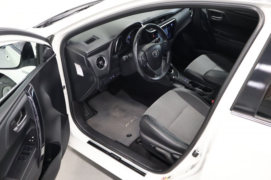 Toyota Auris touring sports 1.8 hybrid lease pro